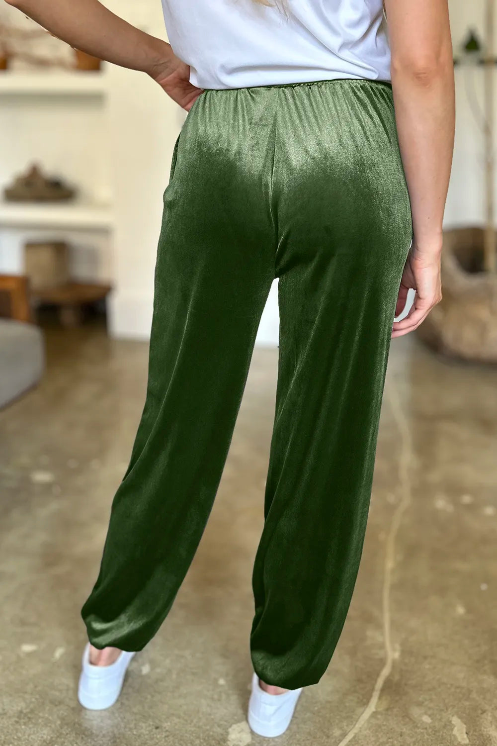 8e286cb2-07ca-4059-b0b6-961ab7eb6d0a-Max